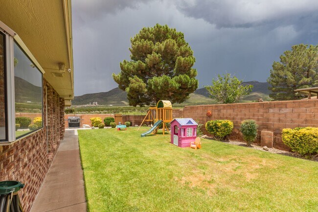 Building Photo - 3 bed 2 bath beautiful home!