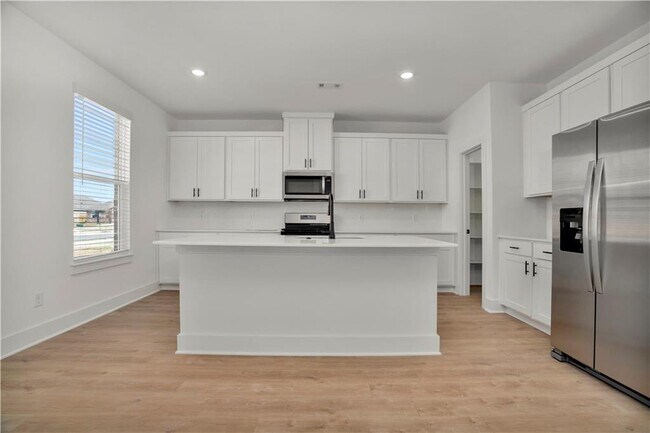 Building Photo - 4805 W Sturgeon St