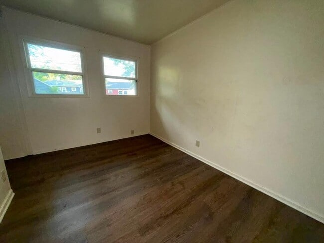 Building Photo - 5468 N Strathmore Ave