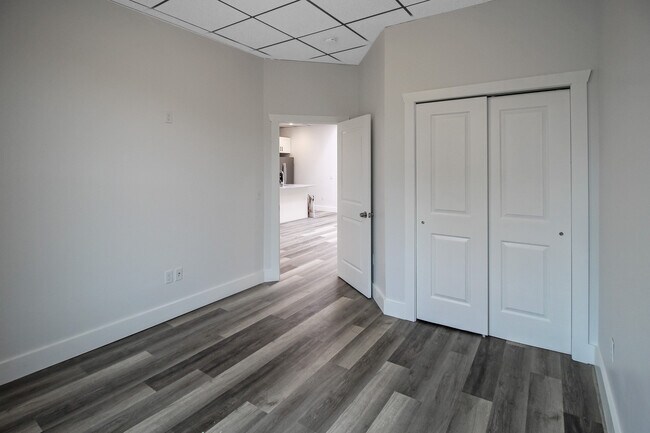 Building Photo - 939 Central Ave