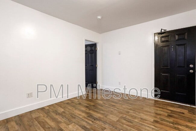 Building Photo - 207 N Mulberry St