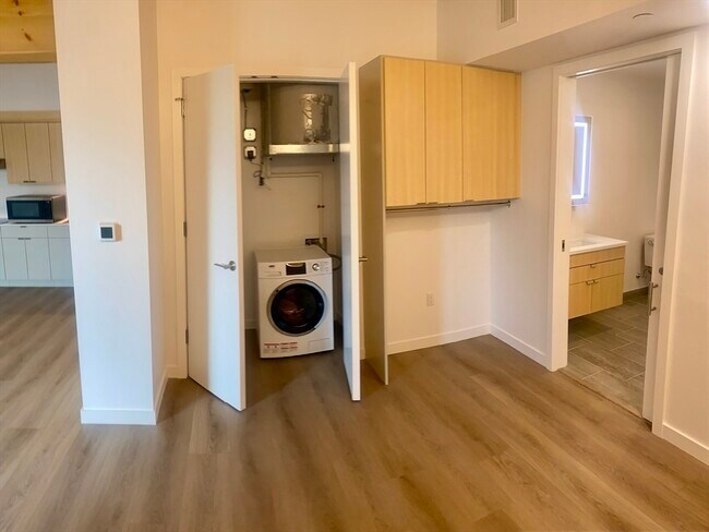 Building Photo - 154 Broadway