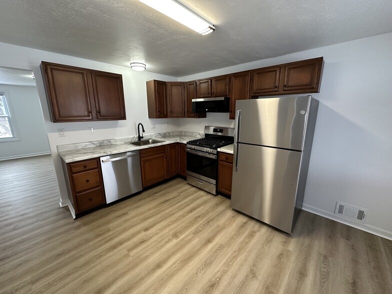 Kitchen - 764 Mill St