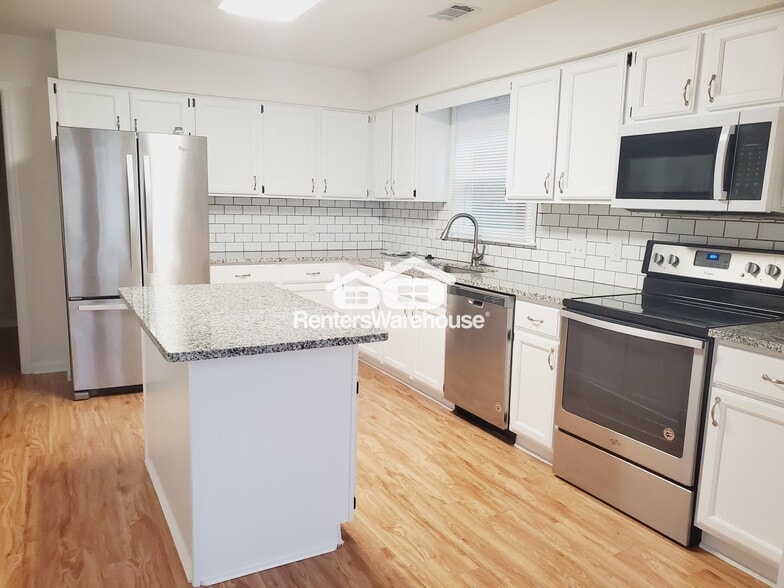 Building Photo - 141 Red Oak Ln