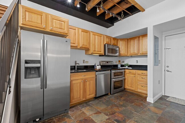 Building Photo - Top Level Condo in the Fire Clay Lofts in ...