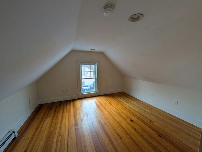 Building Photo - 275 Elm St