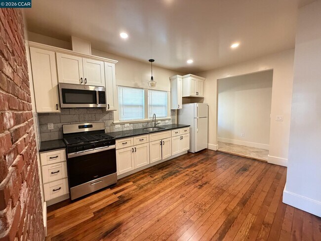 Building Photo - 2303 Sonoma Blvd
