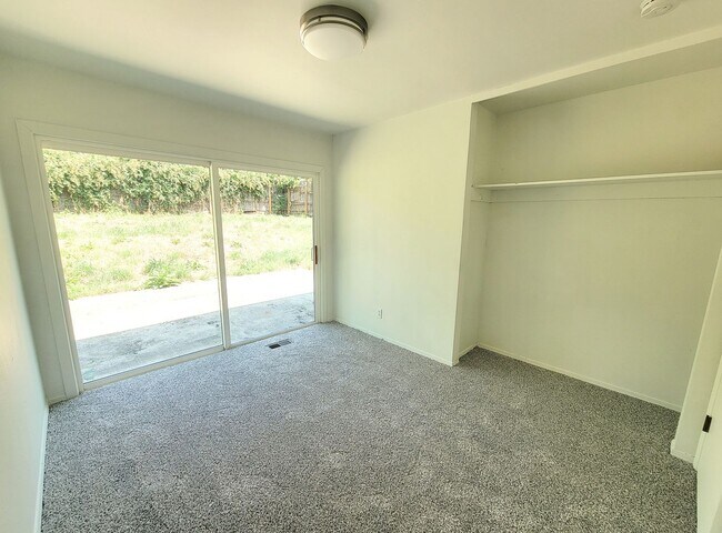 Building Photo - Captivating 3BD/1BA Home with Spacious Yar...