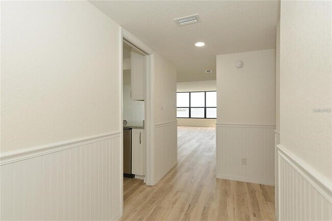 Building Photo - 300 Woodette Dr