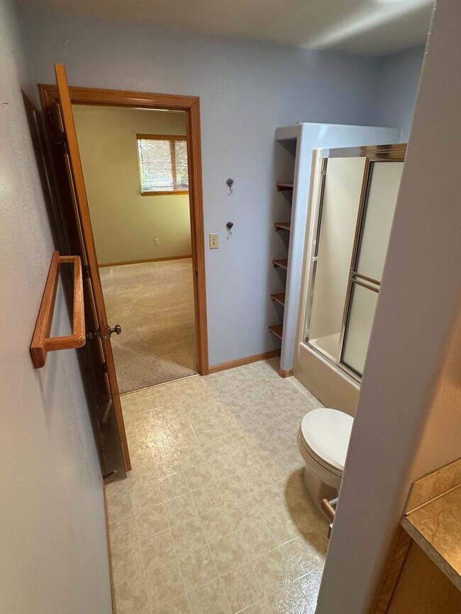 Building Photo - 3 Bedroom Home in College Hill Neighborhood