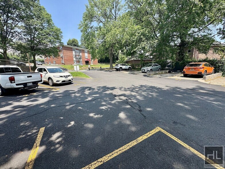 Building Photo - Spruce Street
