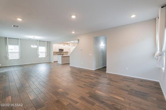 Building Photo - Spacious & Stylish Living in Saguaro Bloom...