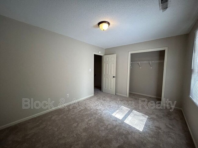 Building Photo - 802 Timberline Dr SE