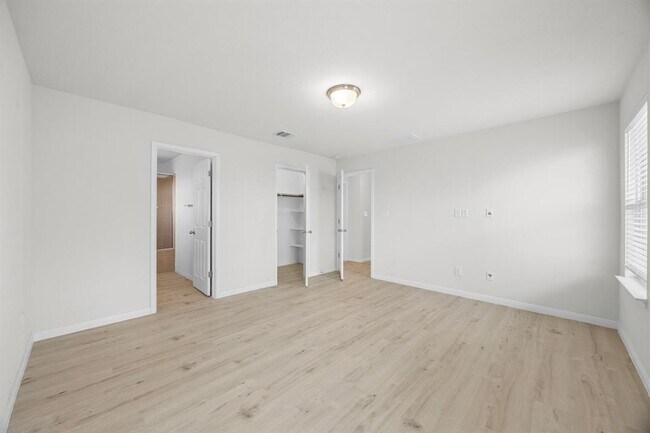 Building Photo - 305 Earl Keen St
