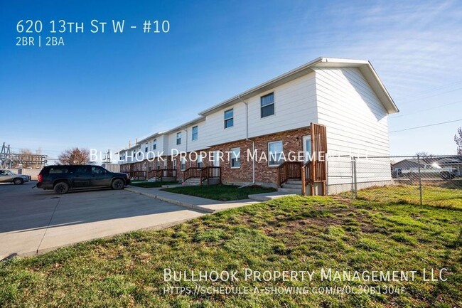 Primary Photo - 2 bedroom 1-1/2 bath - Townhouse - Close t...