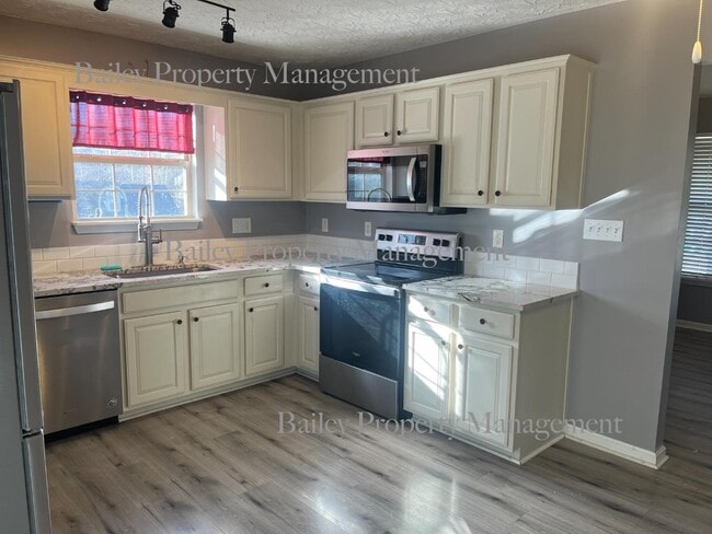 Building Photo - 319 Holly Marie Dr