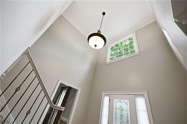 Building Photo - 5525 Hampstead Way