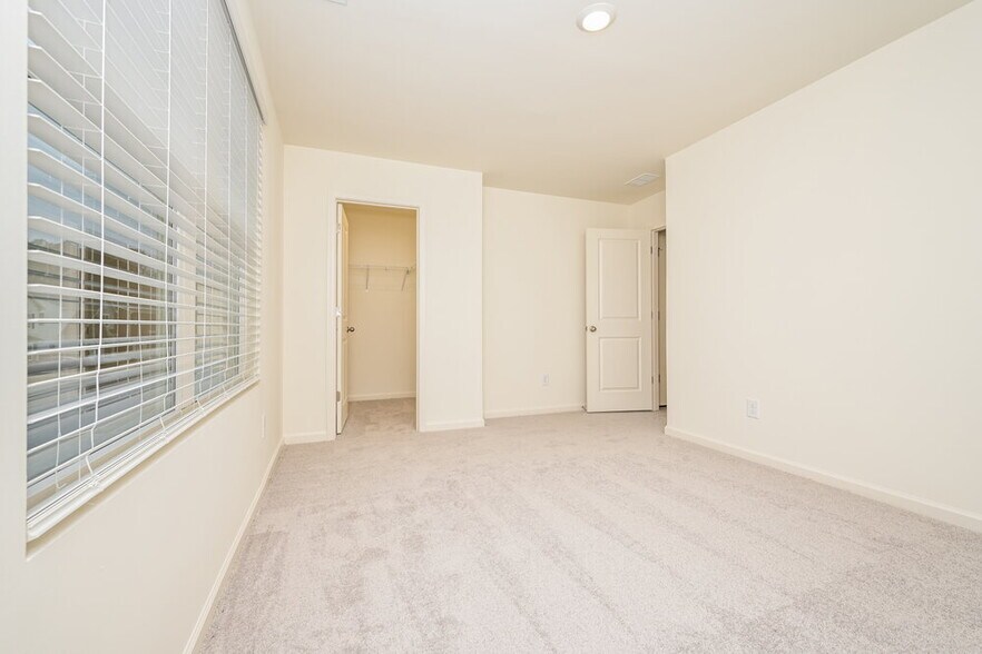 Building Photo - 7661 Saffron Ave