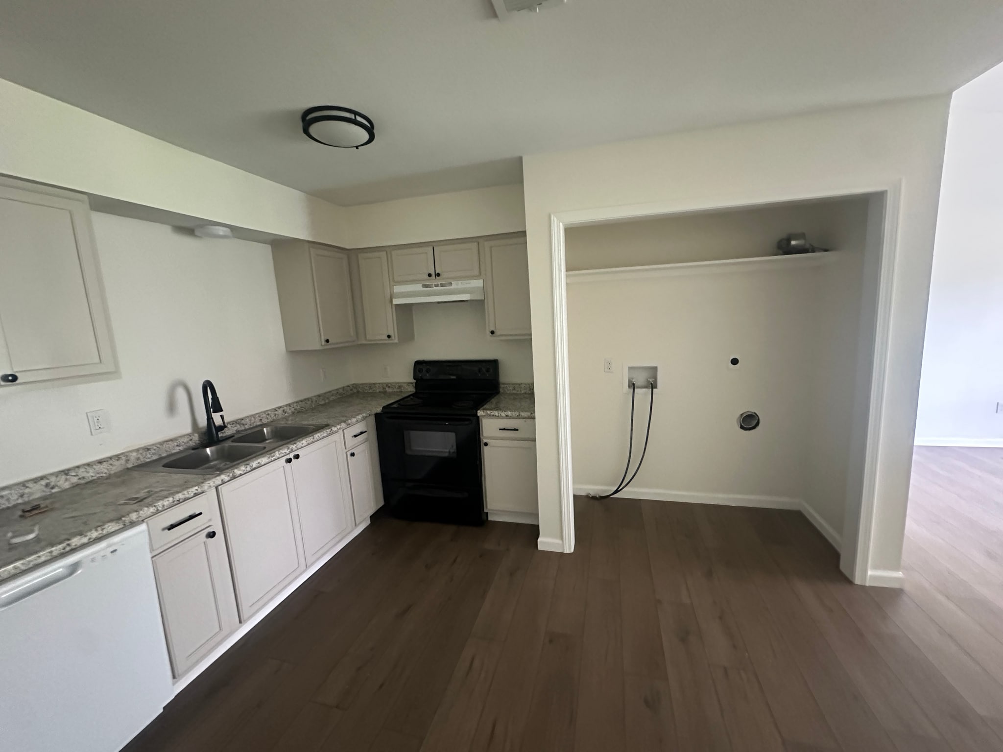 Building Photo - 44166 Simpson Pl