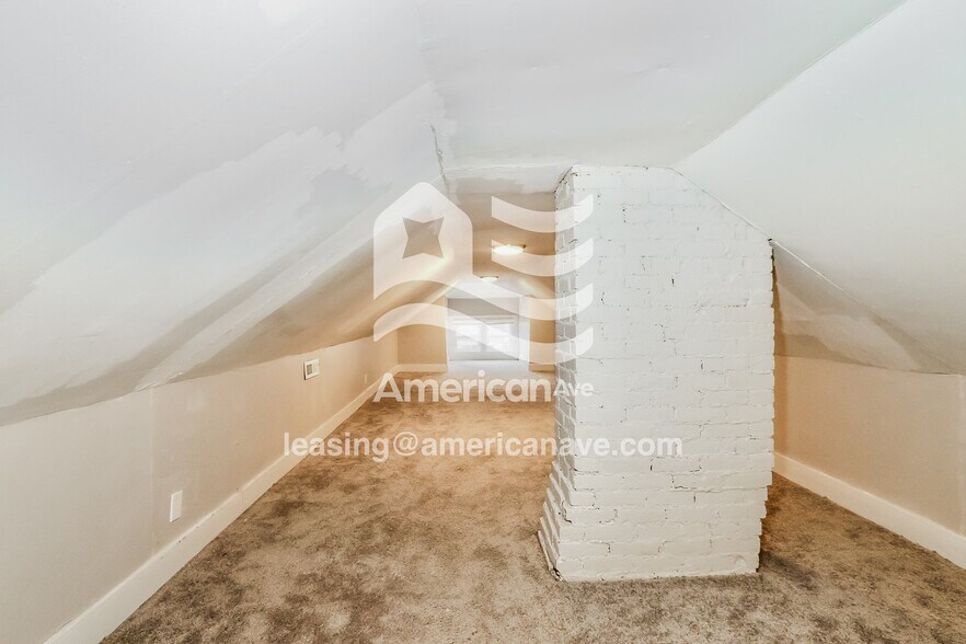 Building Photo - 2320 W Hill St