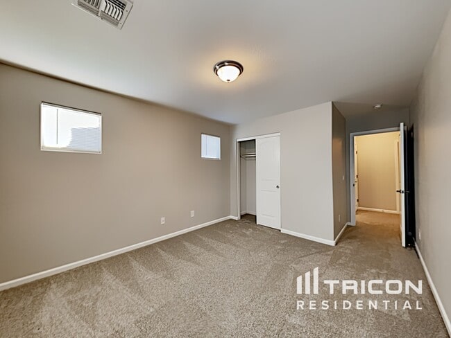 Building Photo - 1420 S Ponderosa Dr