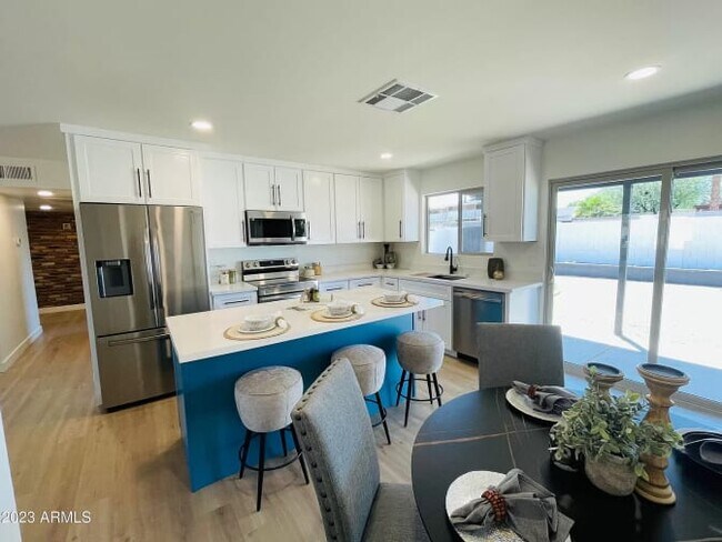 Building Photo - 1145 W Tulane Dr