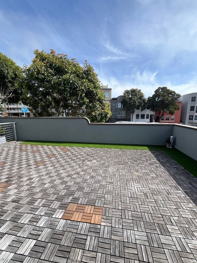 Building Photo - Beautiful 2BR/1BA with Large Private Patio, Parking & Shared Rooftop Deck in Marina