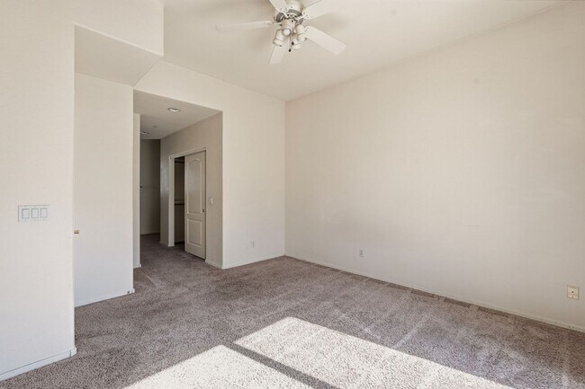 Building Photo - Gated Community, close to 101 and Arrowhead!