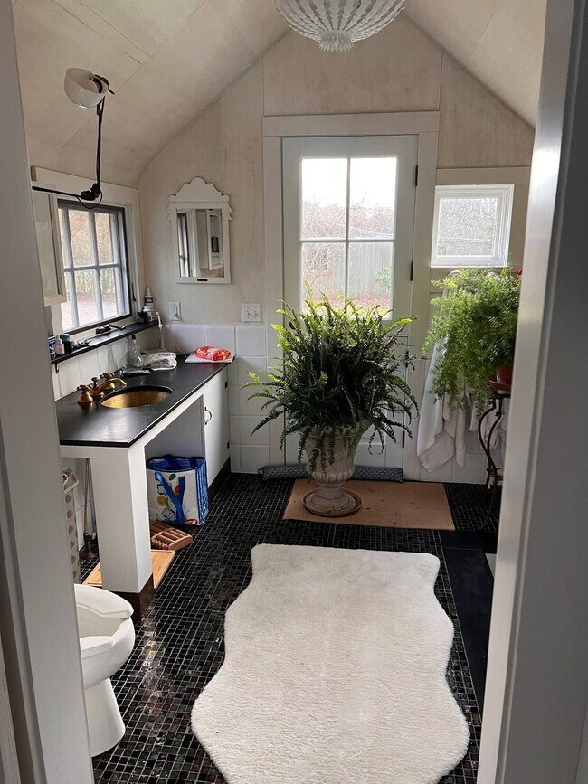 Building Photo - 11 Miller Ln W