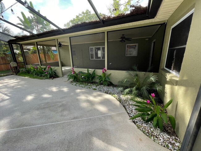 Building Photo - 1280 Gladiolas Dr
