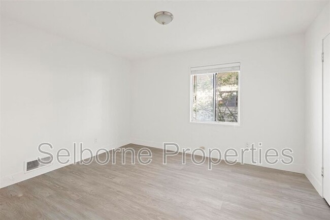 Building Photo - 369 Colusa Ave