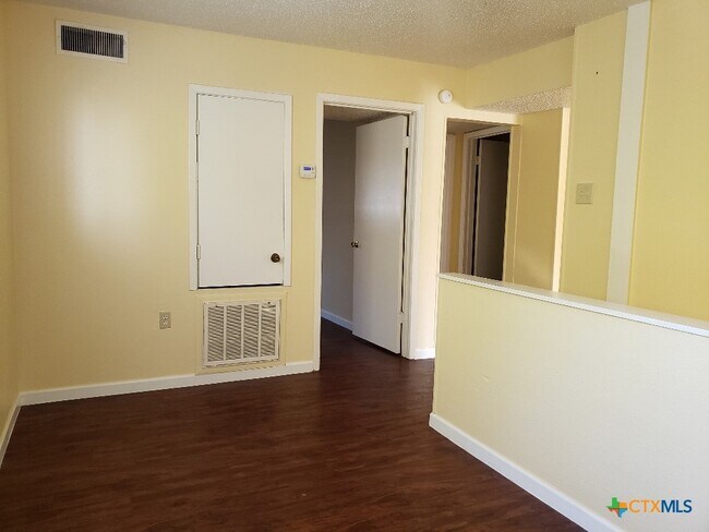 Building Photo - 1706 N Interstate 35