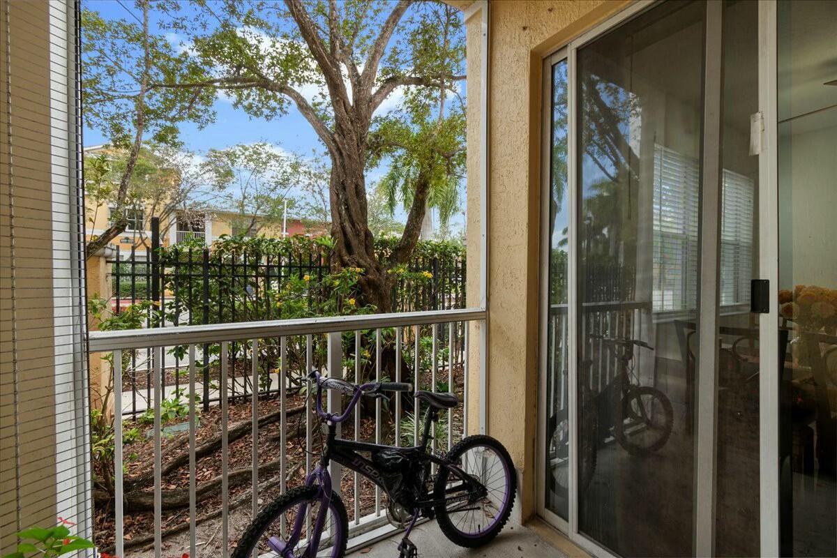 Building Photo - 1109 Shoma Dr