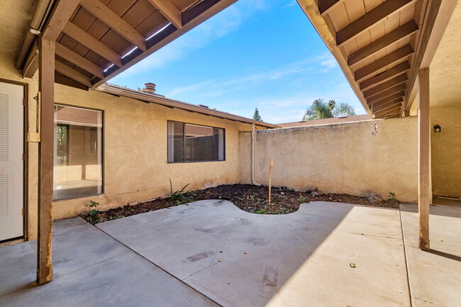 courtyard facing foyer and living room - 5079 E BREMER AVE