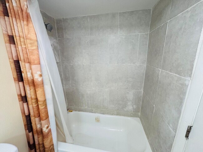 Building Photo - 4240 NW 21st St