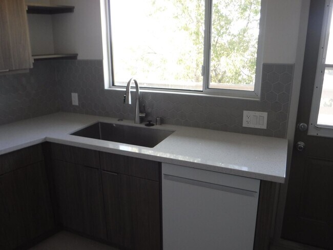 Building Photo - 9120 San Juan Pl