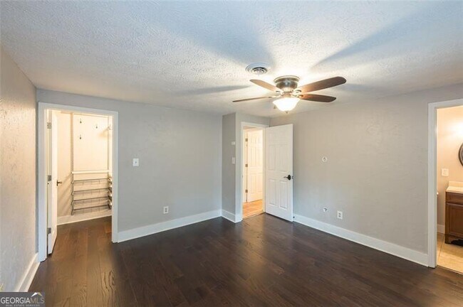Building Photo - 1135 Worthington Hills Dr