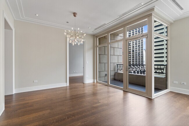 Building Photo - 118 E Erie St