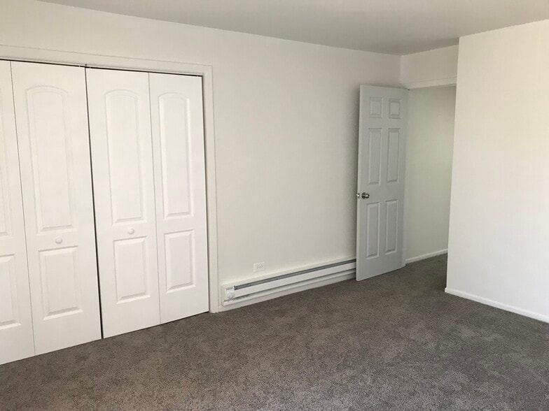 Master Bedroom - 686 Daisy Ln