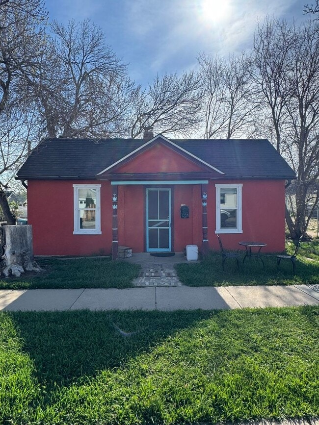 Primary Photo - One Bedroom Cottage Available in Louisvill...