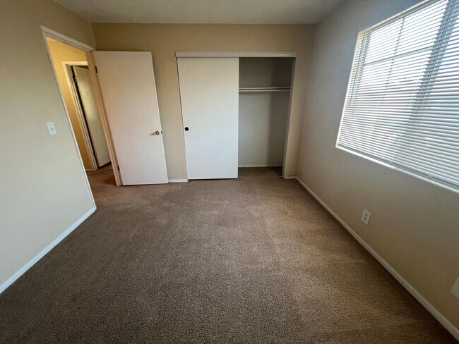 Building Photo - Best kept Fourplex- Mature Landscaping