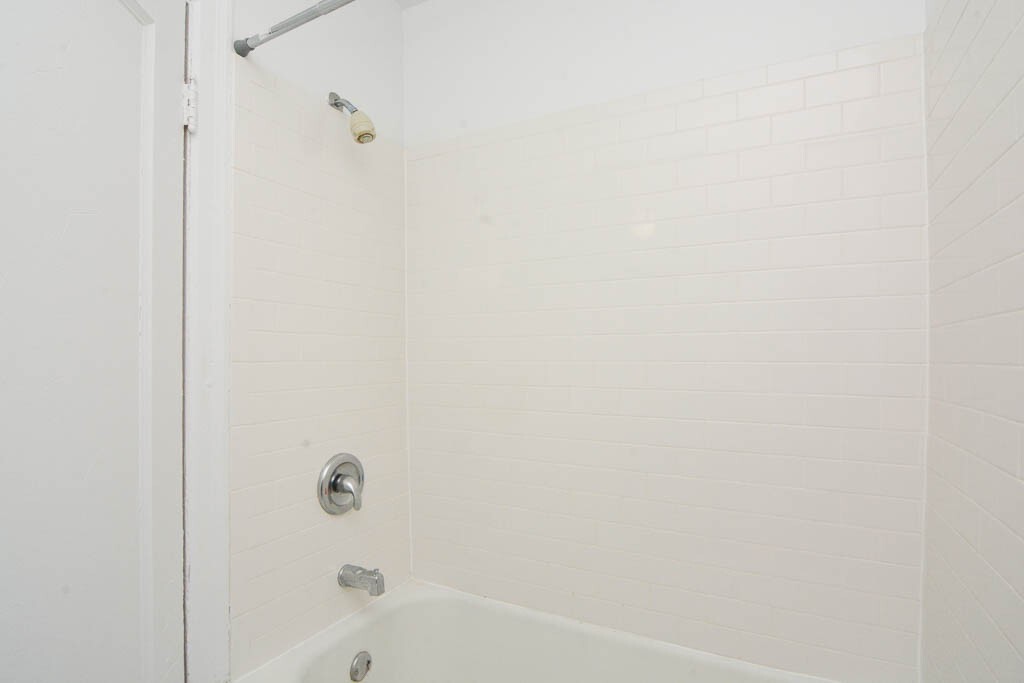 Building Photo - 3335 W Diversey Ave