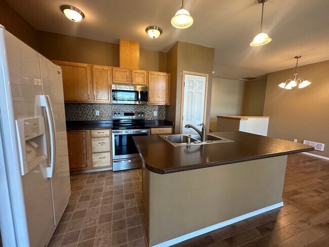 Building Photo - DuPont 2 bedroom 2 bath townhome
