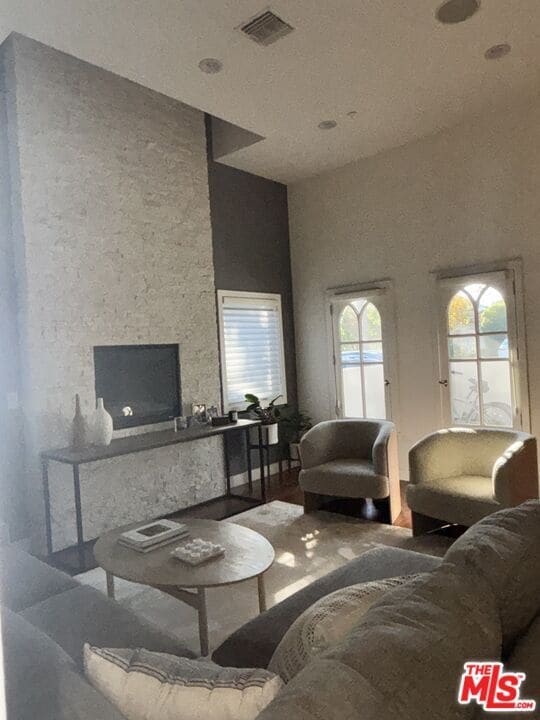 Building Photo - 248 S La Peer Dr