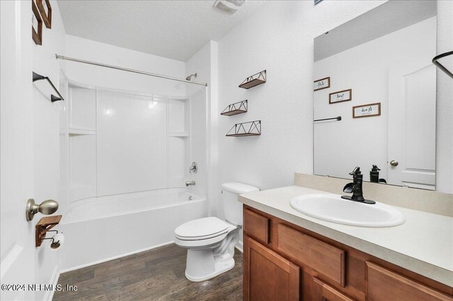 Building Photo - 2165 Pebble Point Dr