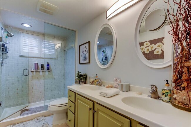 Building Photo - 5200 Brittany Dr S