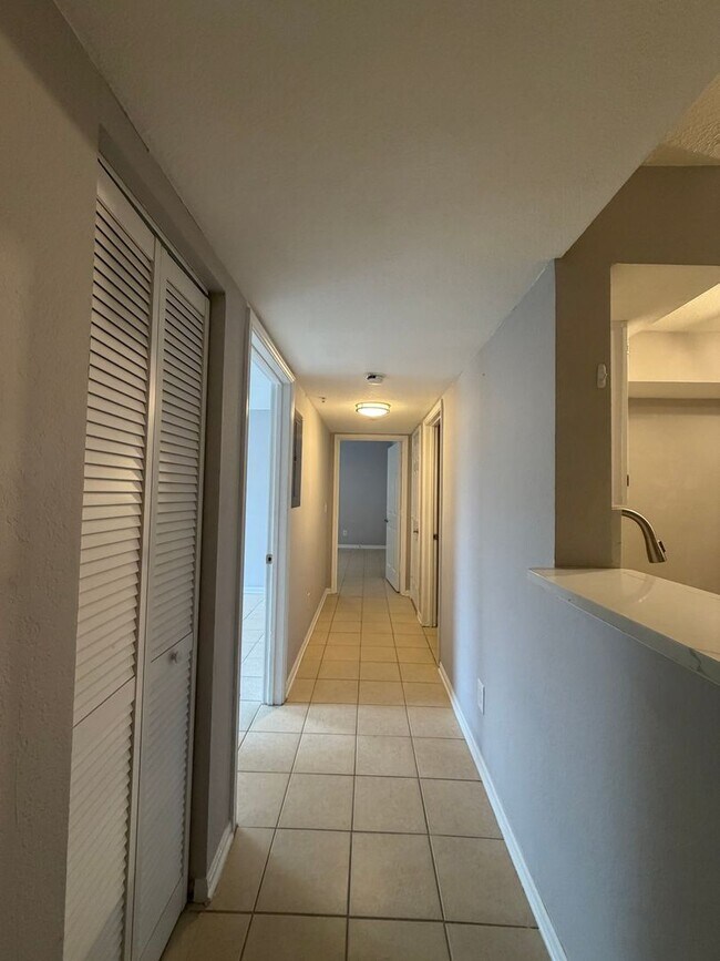 Building Photo - Newly Upgraded and Spacious 2B/2B Unfurnished Condo near Beach in Destin!