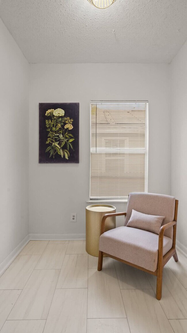 Building Photo - 307 W Haya St