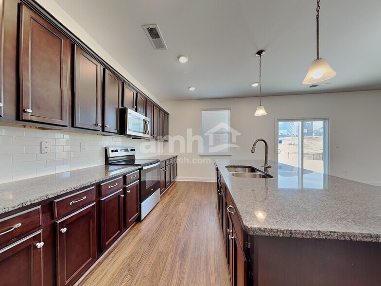 Building Photo - 2132 Laurel Vlg Cir