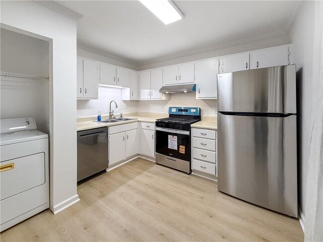 Building Photo - 10740 Plantation Bridge Dr